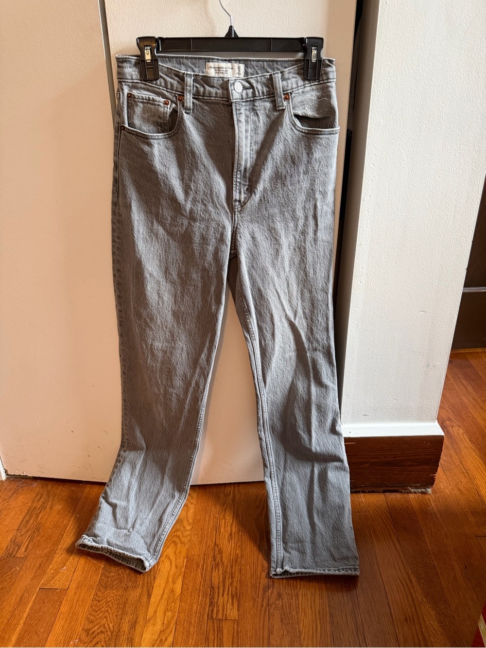 Abercrombie Women’s Ultra High Rise 90s Straight Jean